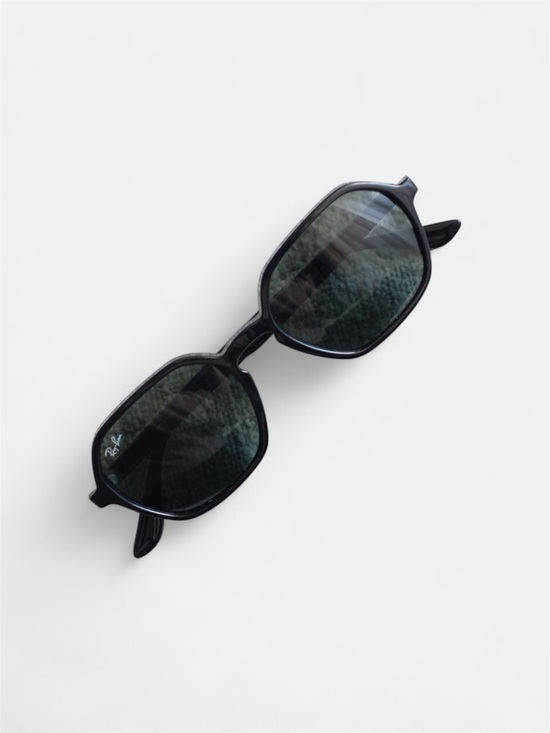 Ray-Ban Other - Ray-Ban Unisex Sunglasses – Black